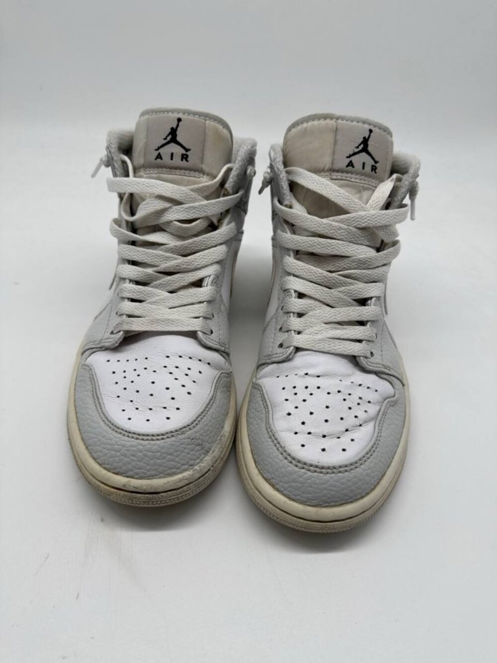 Air Jordan 1 High Leather Sneakers US 7 white